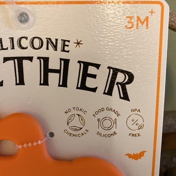 🎃MODERN BABY JACK-O-LANTERN SILICONE TEETHER - Picture 2 of 5